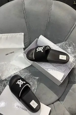 Daily Paper Slides Black