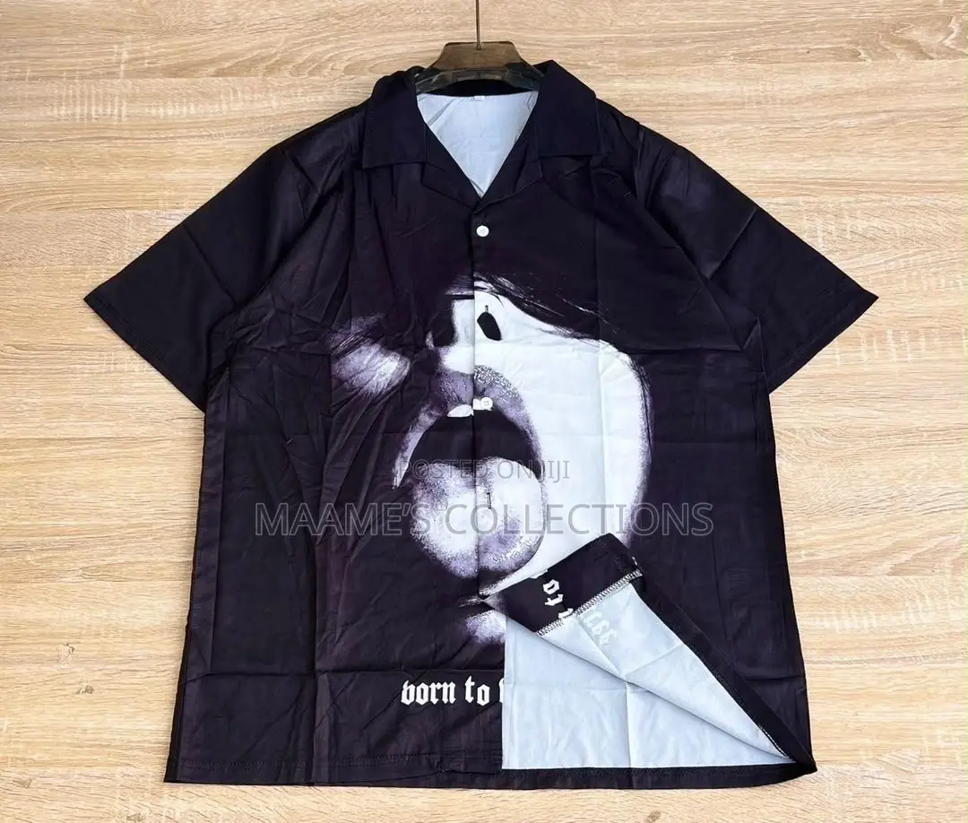 Short-Sleeve Button-Up Shirt With Collar
