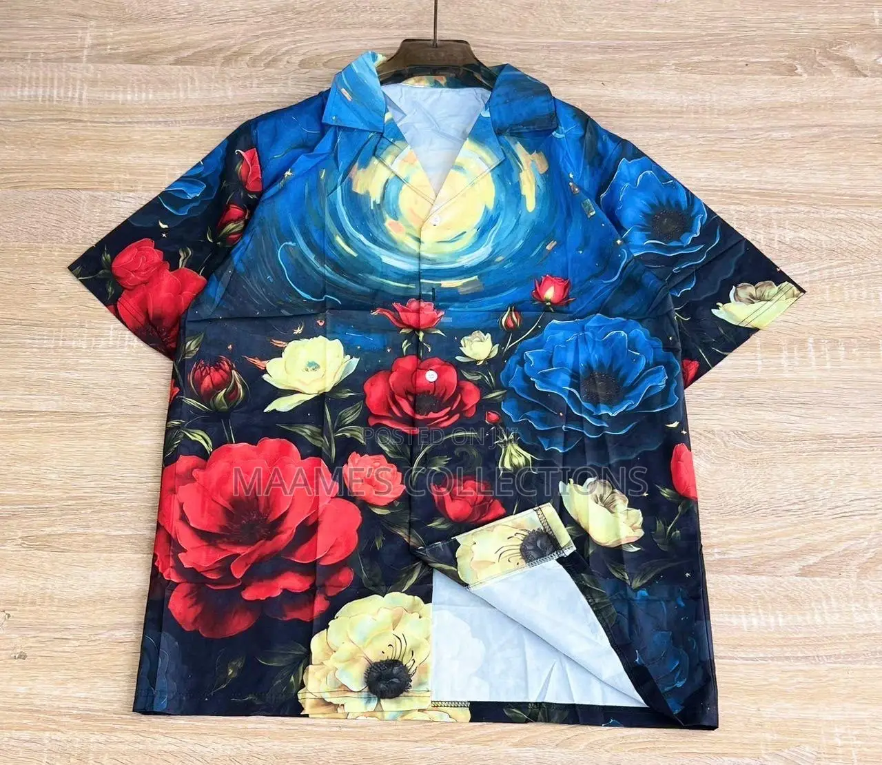 Short-Sleeve Button-Up Shirt With Collar
