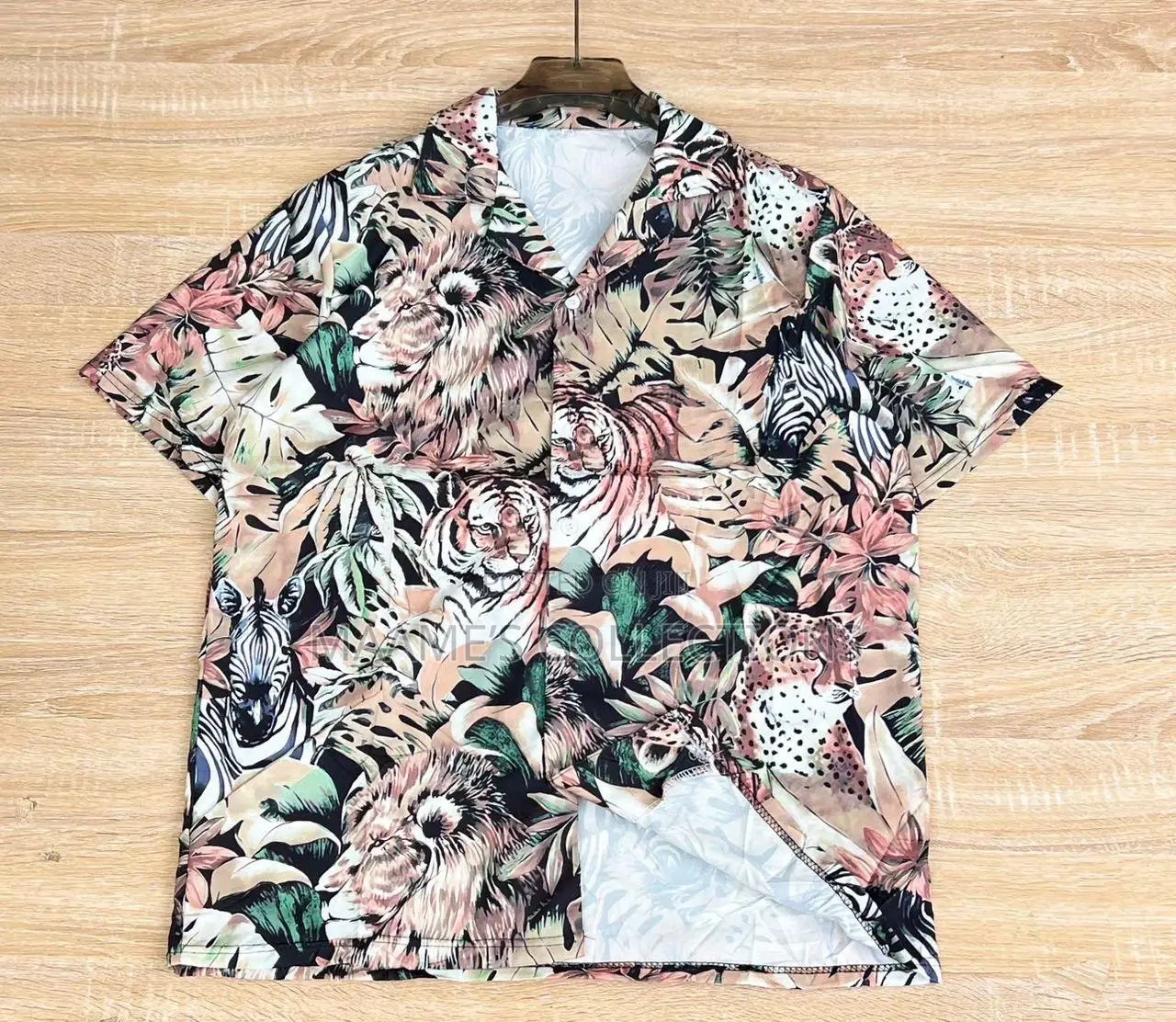 Short-Sleeve Button-Up Shirt With Collar