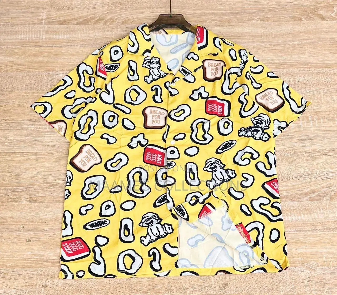 Short-Sleeve Button-Up Shirt With Collar