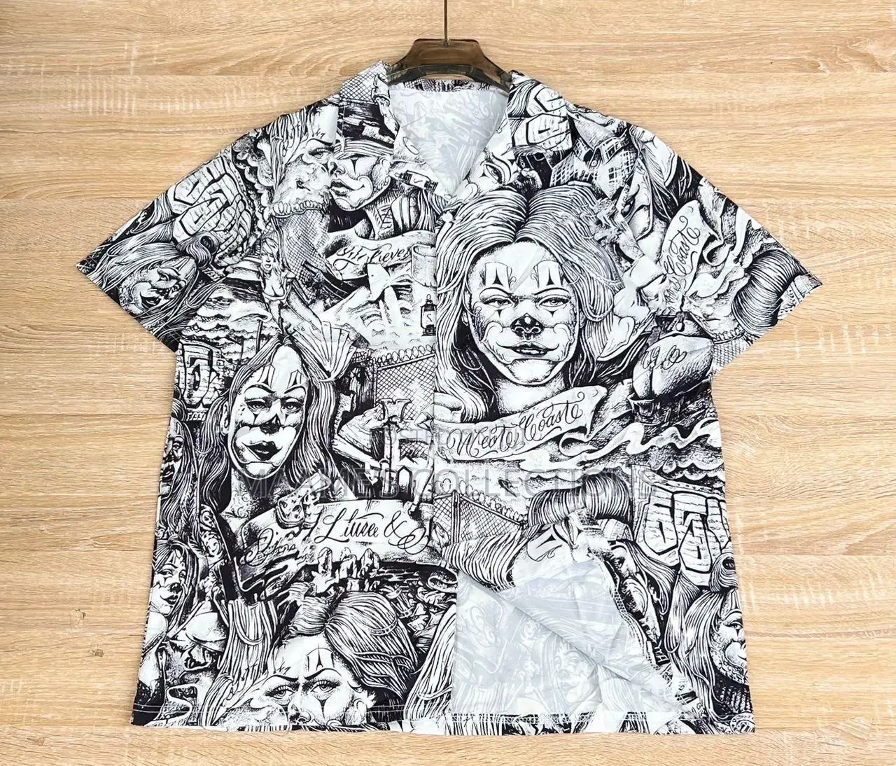 Short-Sleeve Button-Up Shirt With Collar