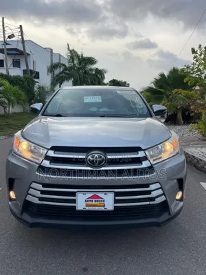 Toyota Highlander LE 2019 Silver