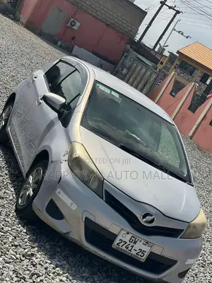 Toyota Vitz 1.3 FWD 3dr 2012 Silver