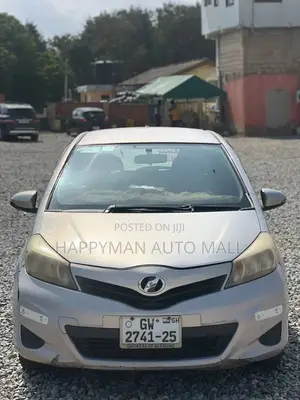 Toyota Vitz 1.3 FWD 3dr 2012 Silver