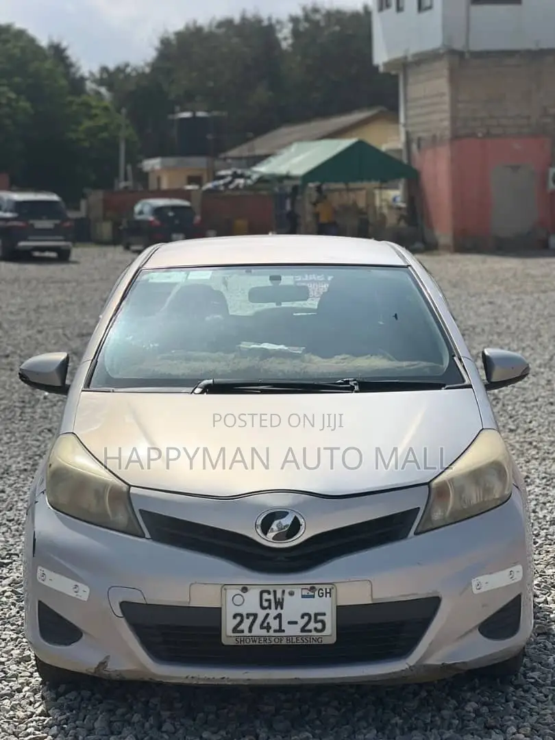 Toyota Vitz 1.3 FWD 3dr 2012 Silver