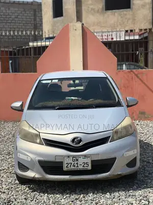 Toyota Vitz 1.3 FWD 3dr 2012 Silver