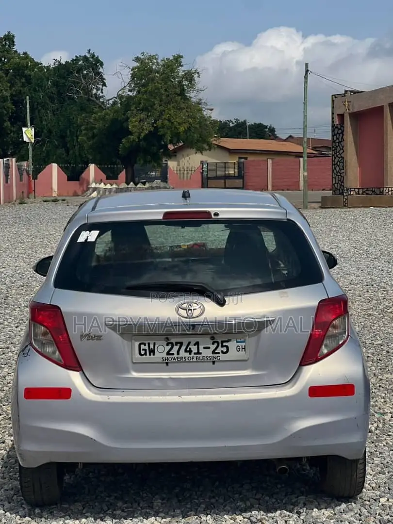 Toyota Vitz 1.3 FWD 3dr 2012 Silver