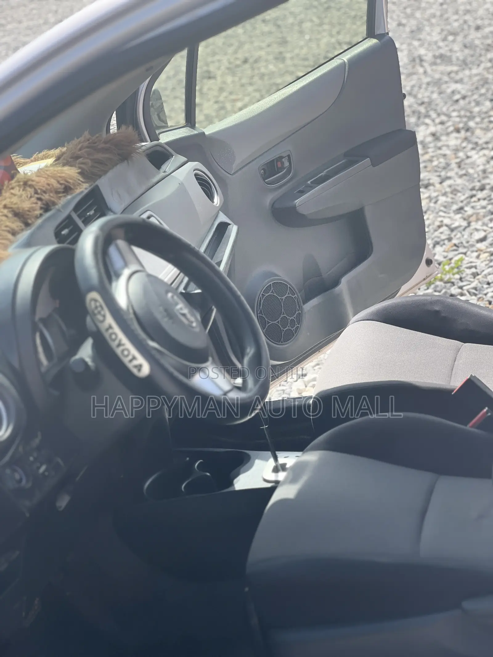 Toyota Vitz 1.3 FWD 3dr 2012 Silver