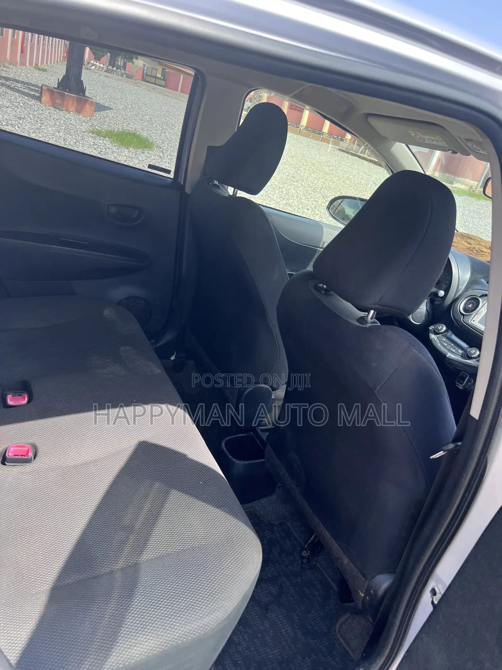 Toyota Vitz 1.3 FWD 3dr 2012 Silver