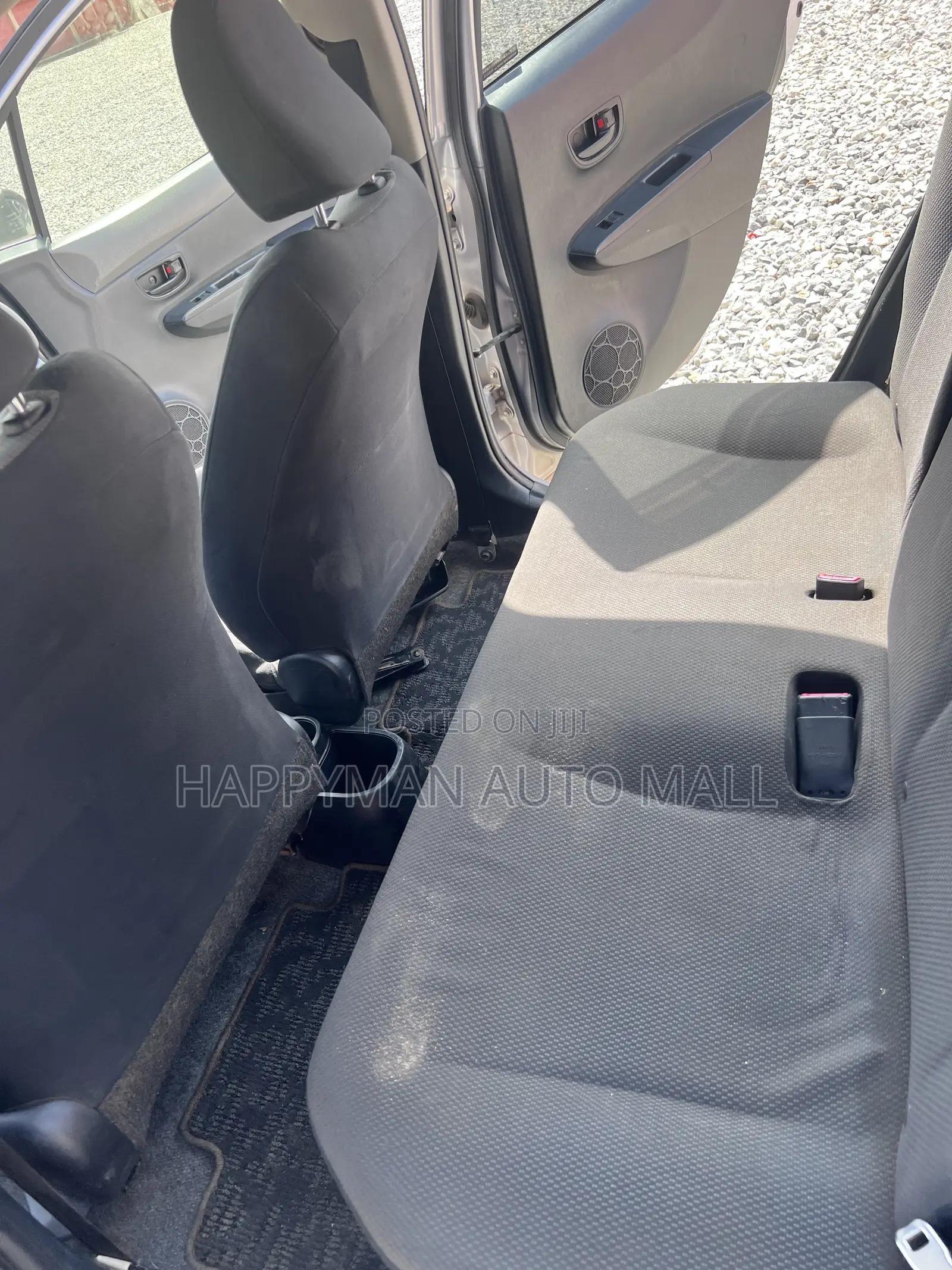 Toyota Vitz 1.3 FWD 3dr 2012 Silver