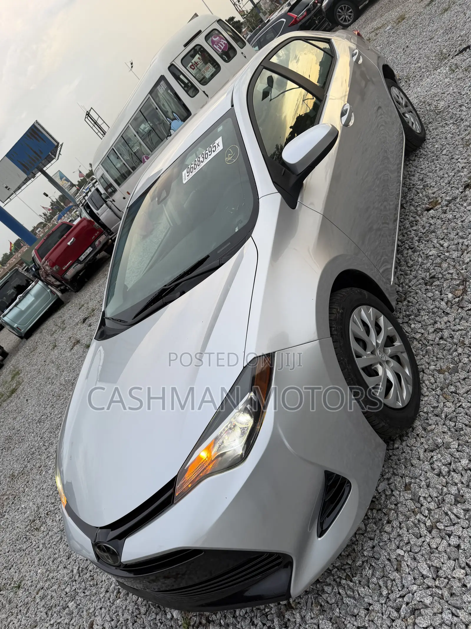 Toyota Corolla LE (1.8L 4cyl 2A) 2018 Silver