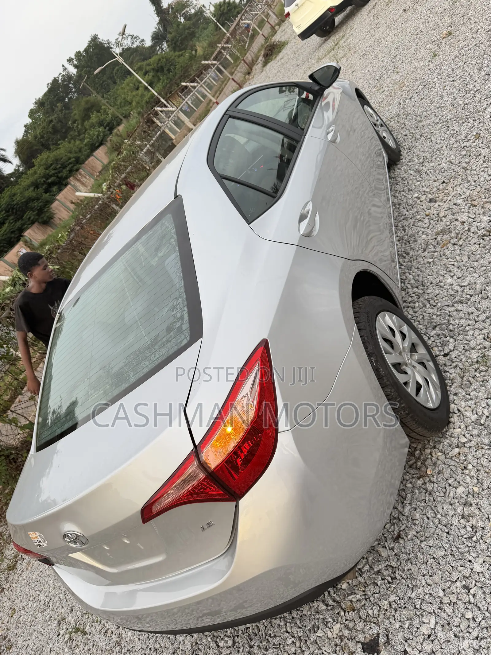 Toyota Corolla LE (1.8L 4cyl 2A) 2018 Silver
