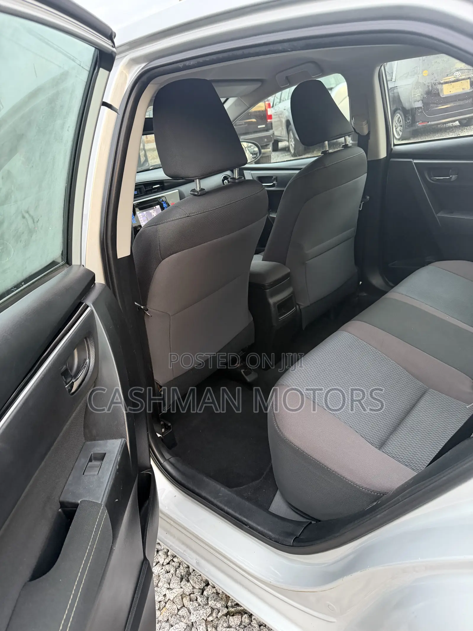 Toyota Corolla LE (1.8L 4cyl 2A) 2018 Silver