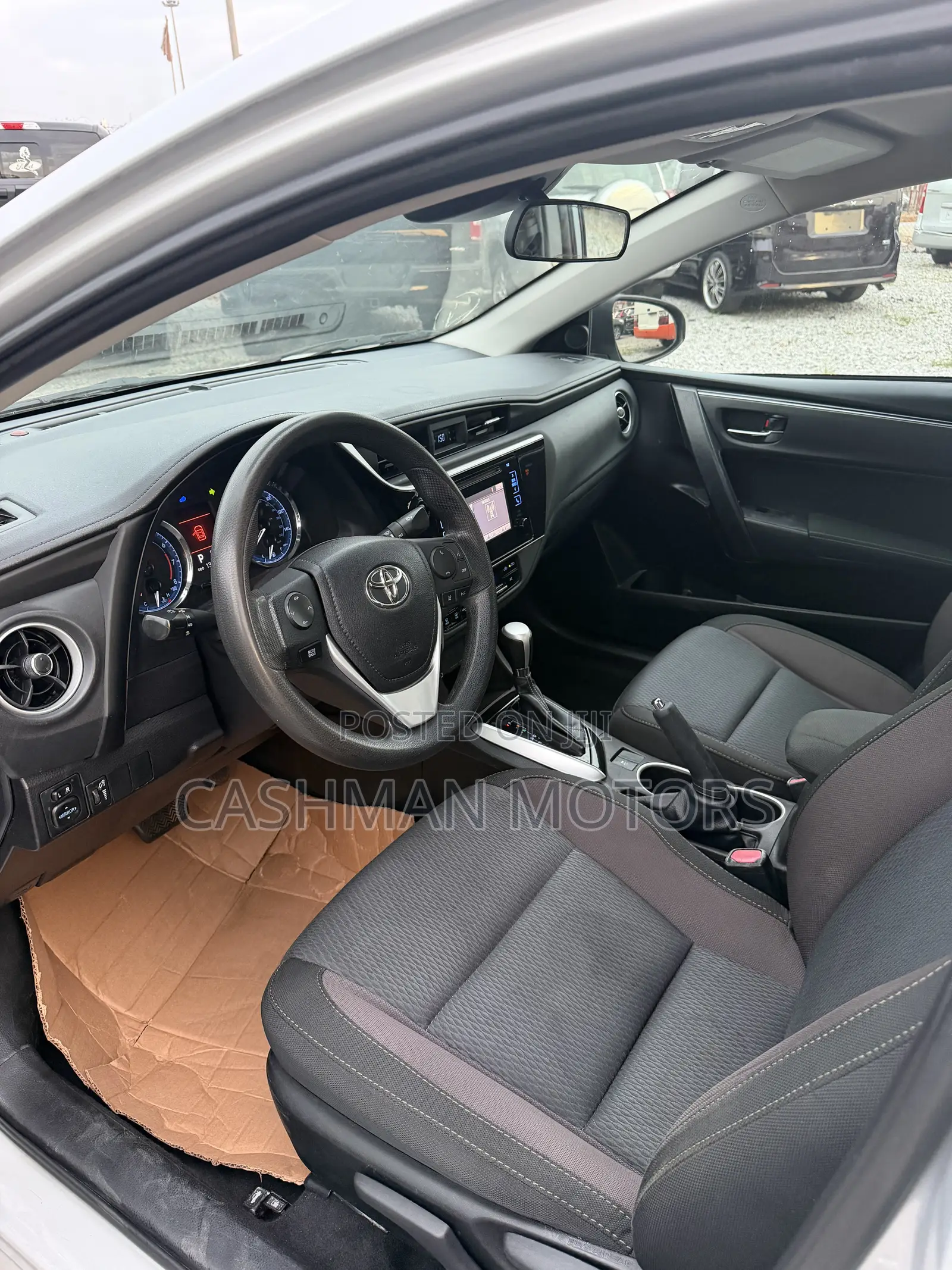 Toyota Corolla LE (1.8L 4cyl 2A) 2018 Silver