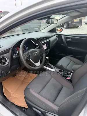 Toyota Corolla LE (1.8L 4cyl 2A) 2018 Silver