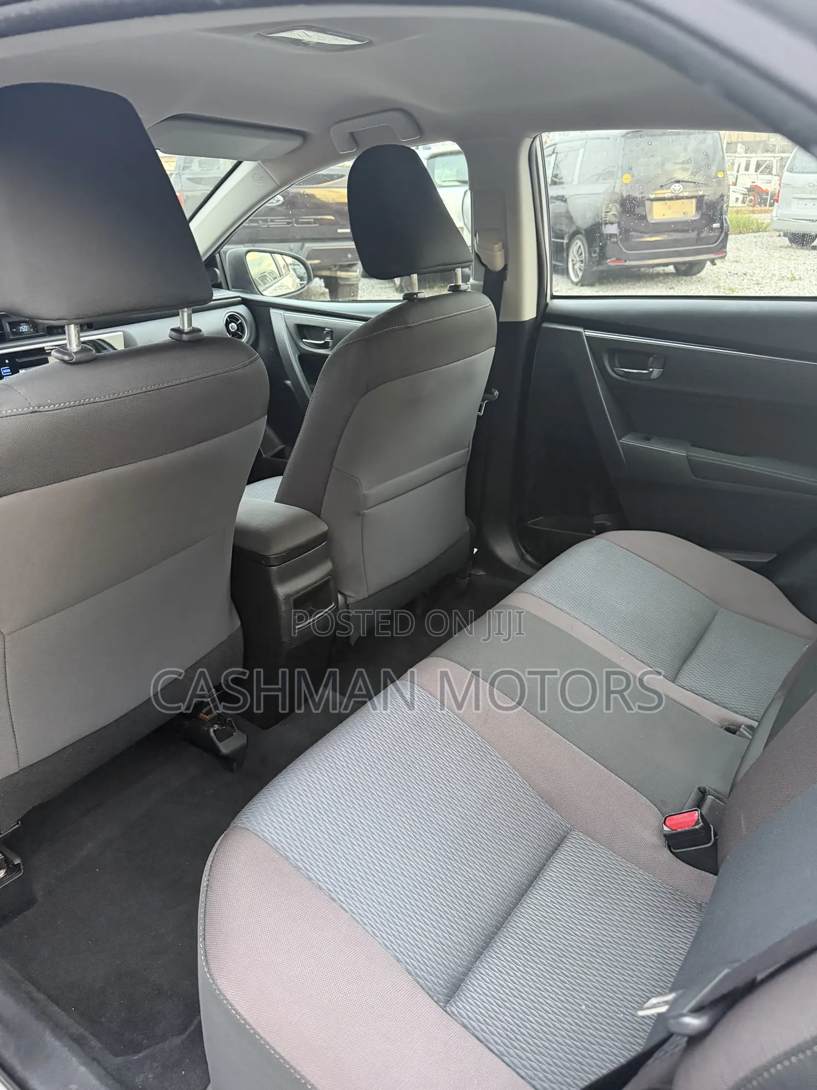 Toyota Corolla LE (1.8L 4cyl 2A) 2018 Silver