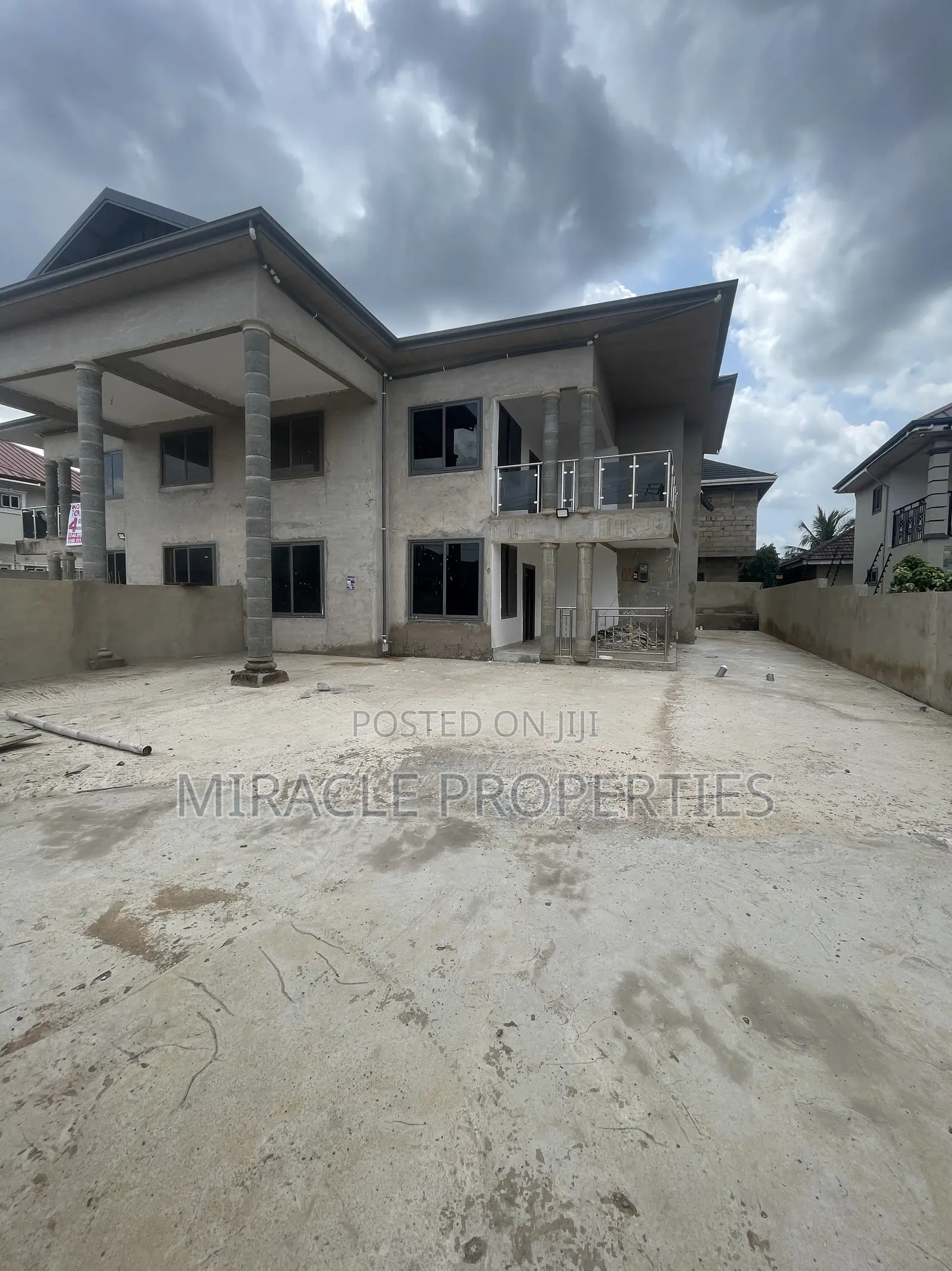 4bdrm Duplex in Miracle Properties, Oyarifa for rent