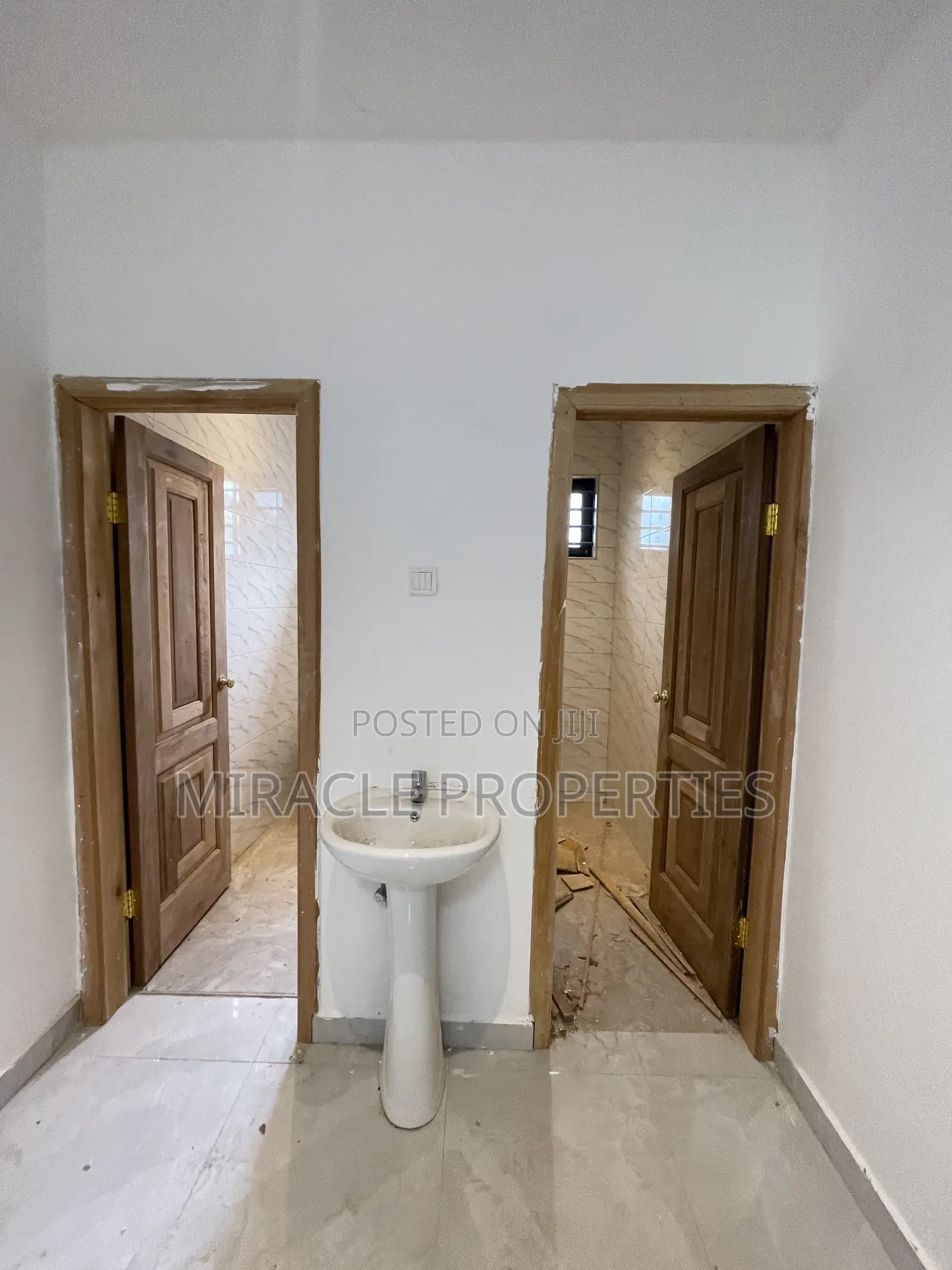 4bdrm Duplex in Miracle Properties, Oyarifa for rent