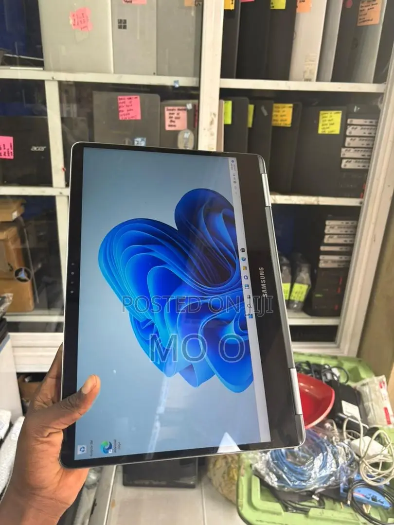 Laptop Samsung Galaxy Book4 360 16GB Intel Core i7 SSD 512GB