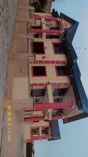 20bdrm Apartment in Atwima Kwanwoma for sale