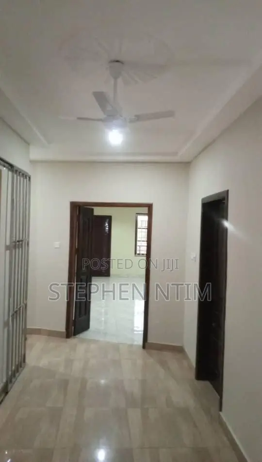 20bdrm Apartment in Atwima Kwanwoma for sale