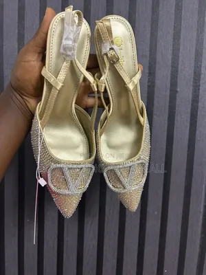 Gold Close Toes Heel