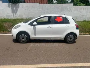 Toyota Vitz 2010 White