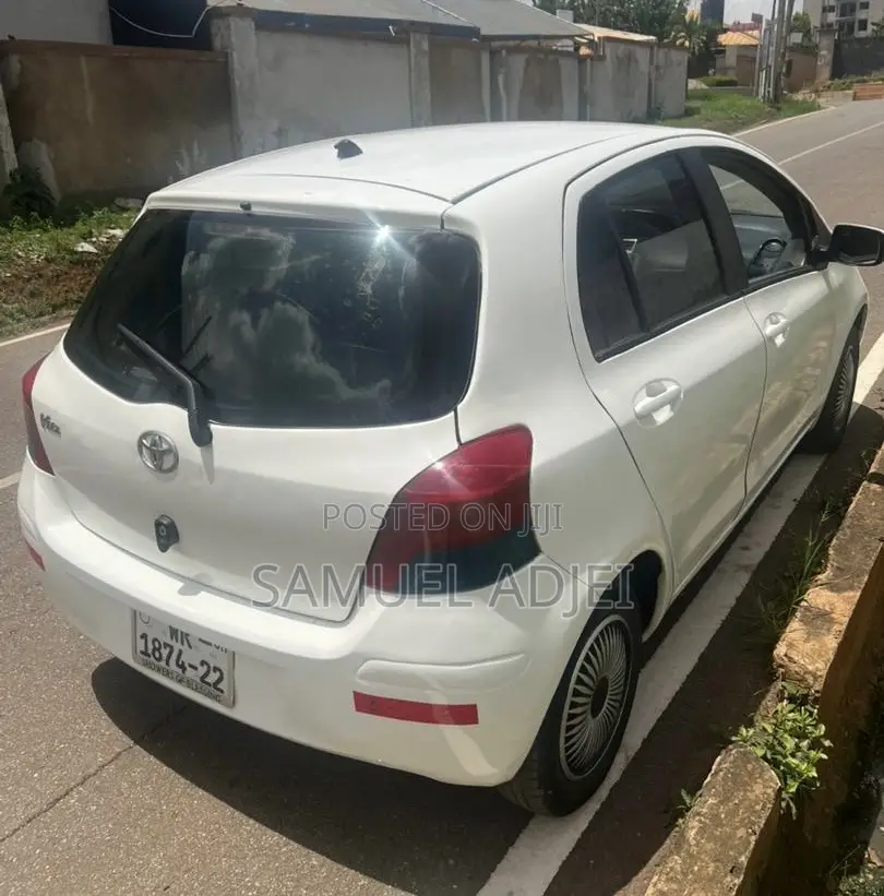 Toyota Vitz 2010 White