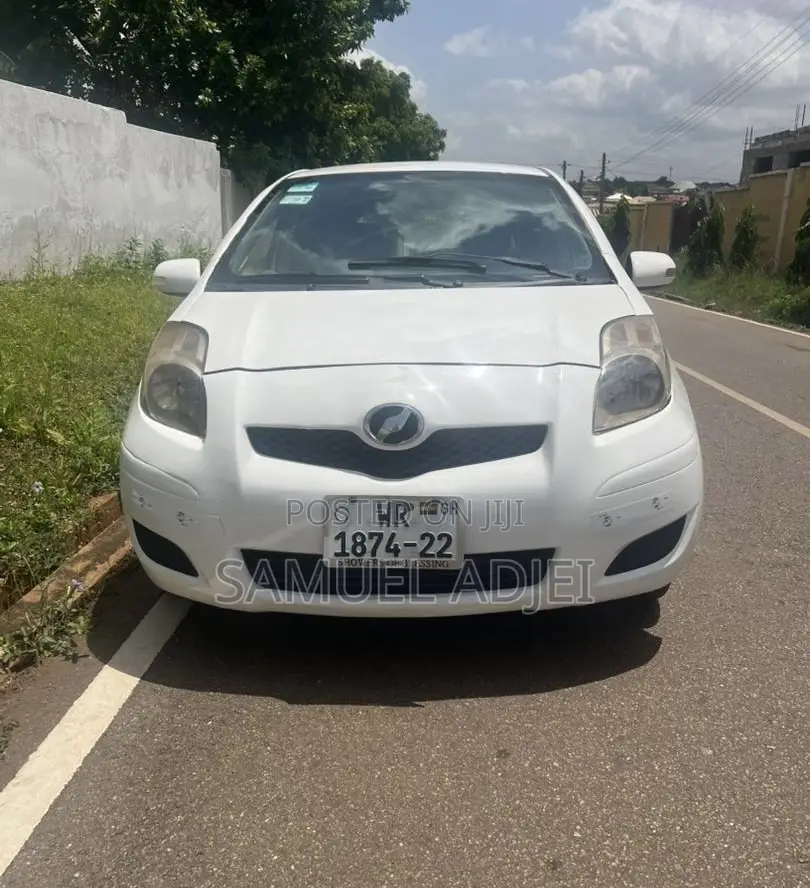Toyota Vitz 2010 White