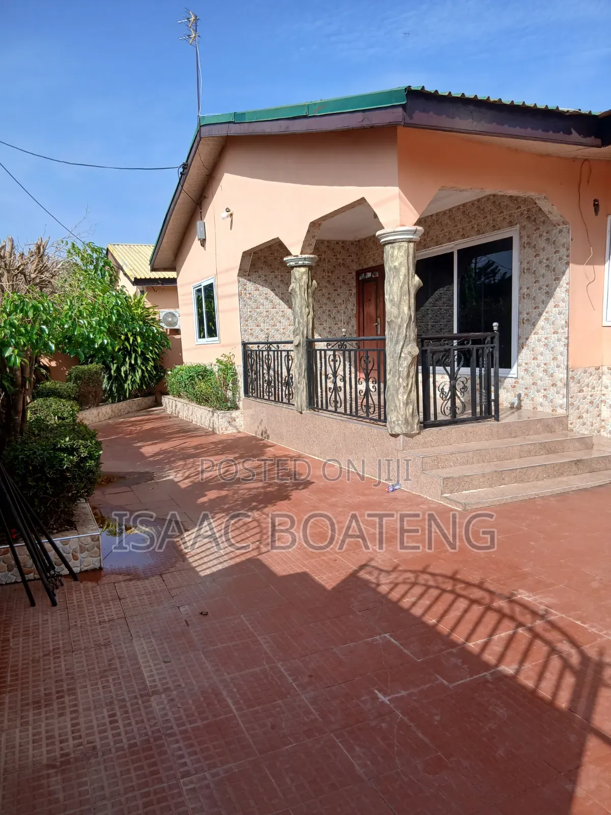 3bdrm House in Damas 2 Estate, Ga West Municipal for sale