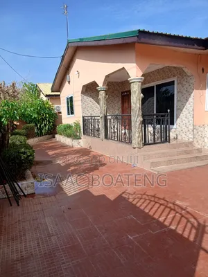 3bdrm House in Damas 2 Estate, Ga West Municipal for sale