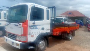 Hyundai 5ton 8holes Manual Engine Truck