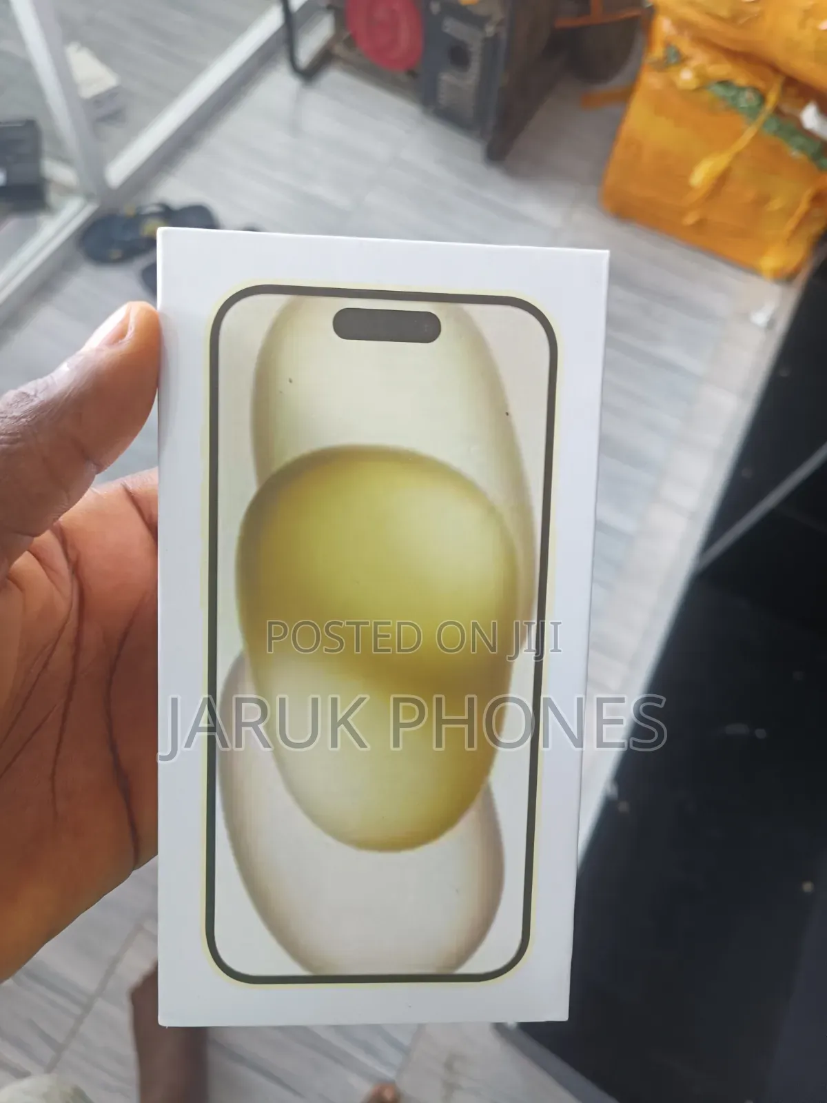 New Apple iPhone 15 256 GB Yellow