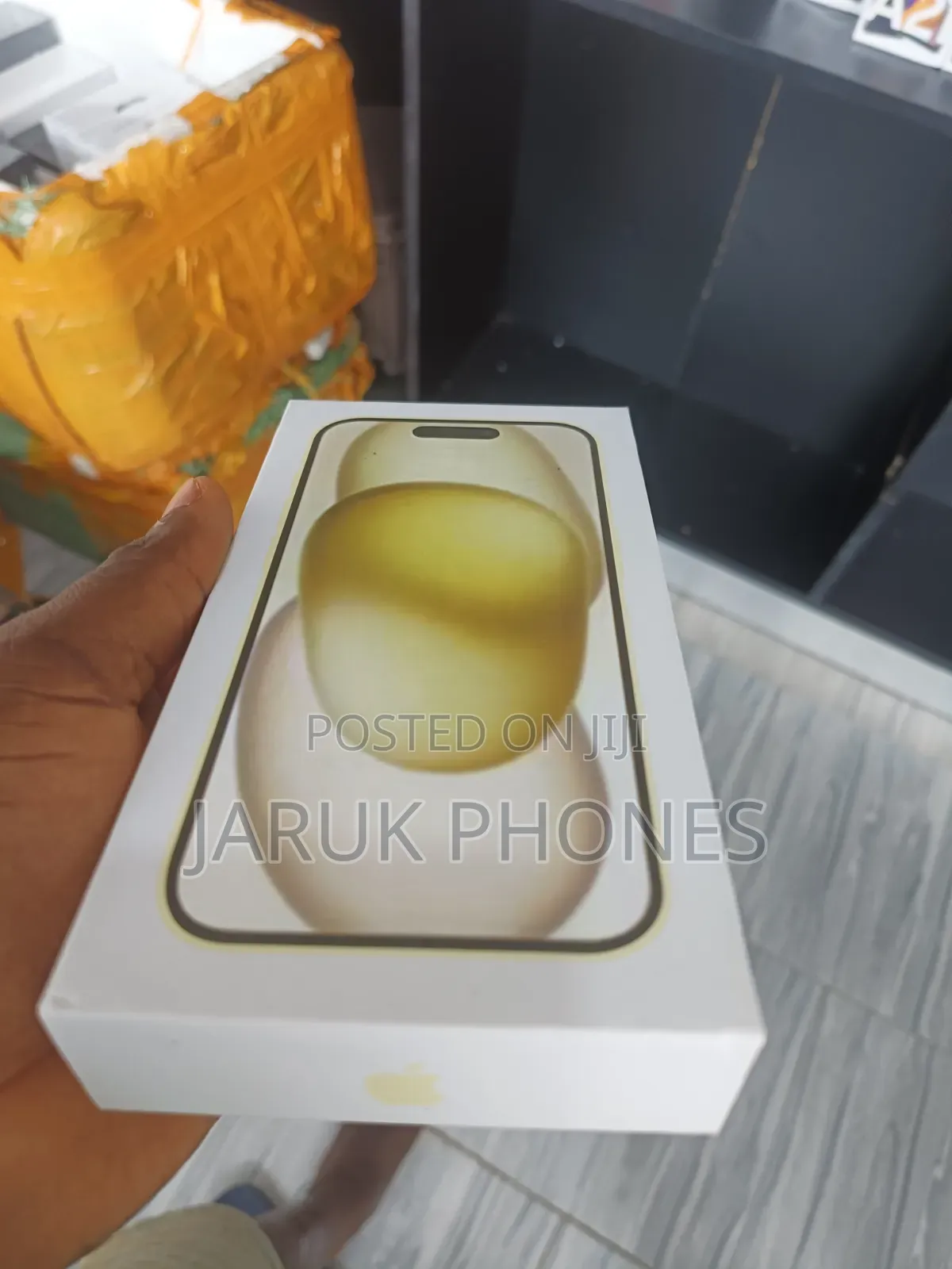 New Apple iPhone 15 256 GB Yellow