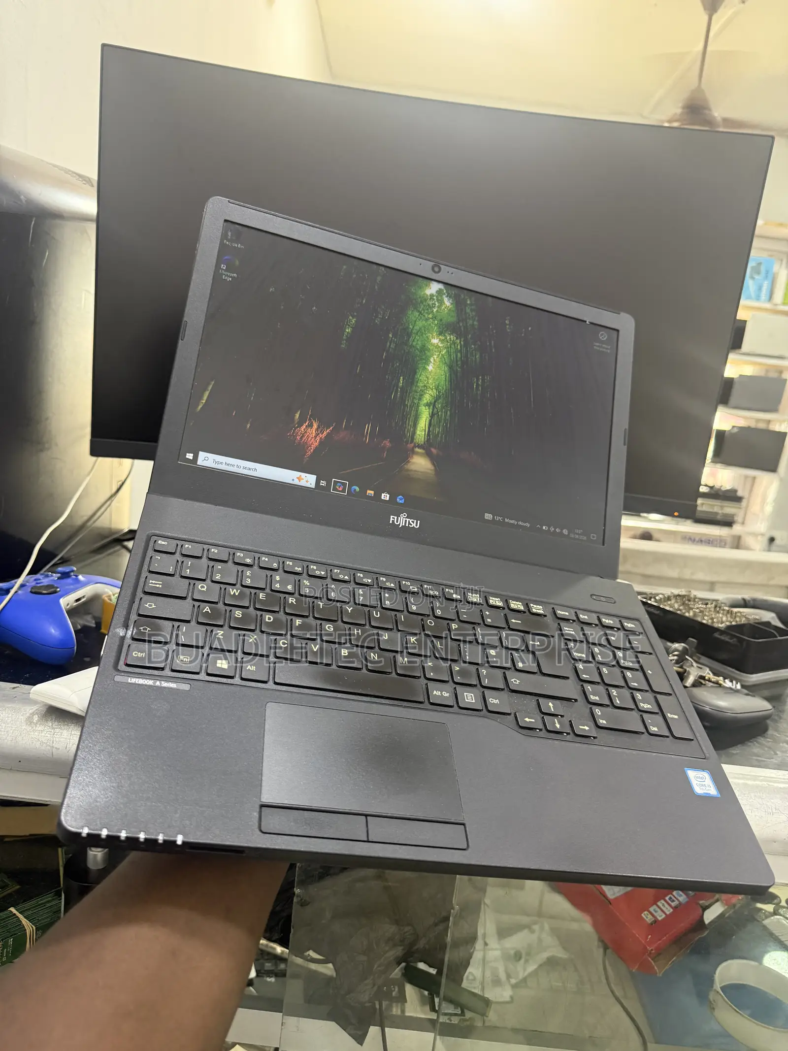 Laptop Fujitsu Lifebook A357 8GB Intel Core i5 SSD 256GB