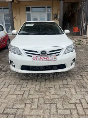 Toyota Corolla S Special Edition 4dr Sedan (1.8L 4cyl 4A) 2013 White