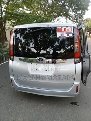 Toyota Noah 2016 Silver