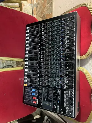 Yamaha SMX-16 (16 Channel Mixer)