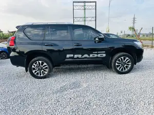 Toyota Land Cruiser Prado 2022 Black
