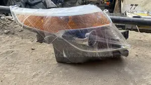 Ford Explorer 2012 Headlight Pair