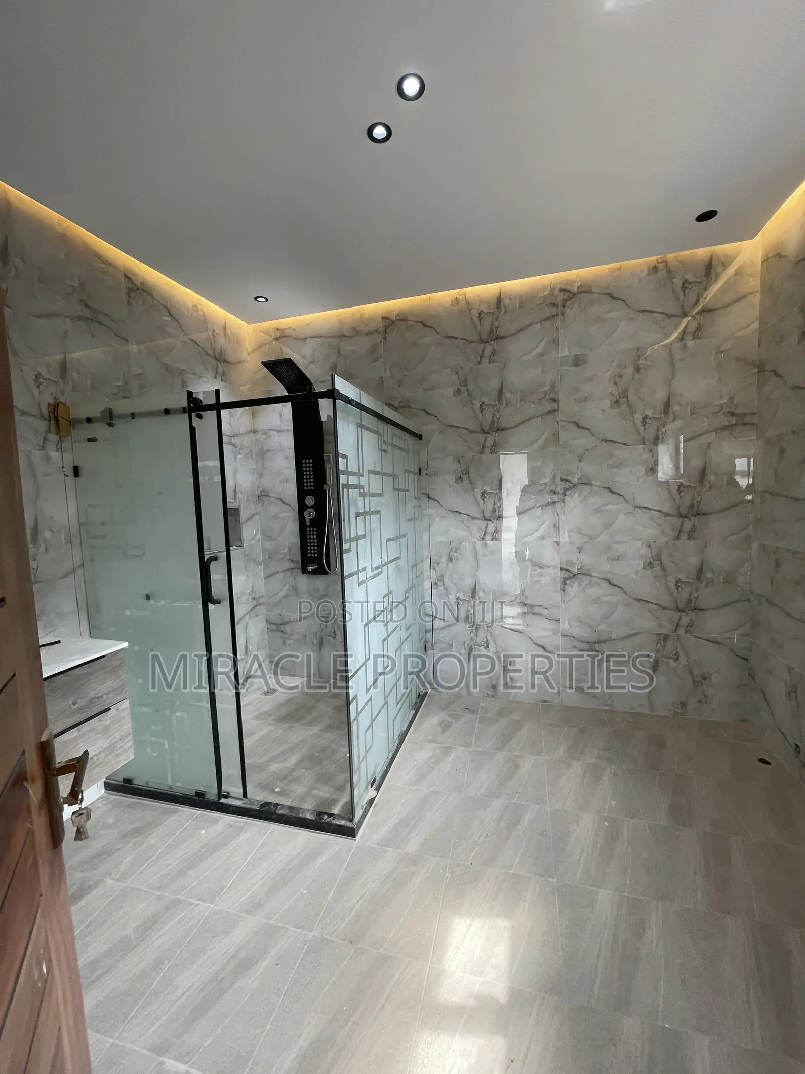 4bdrm Duplex in Miracle Properties, Oyarifa for sale