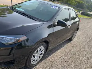 Toyota Corolla LE (1.8L 4cyl 2A) 2019 Black