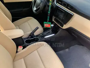 Toyota Corolla LE (1.8L 4cyl 2A) 2019 Black