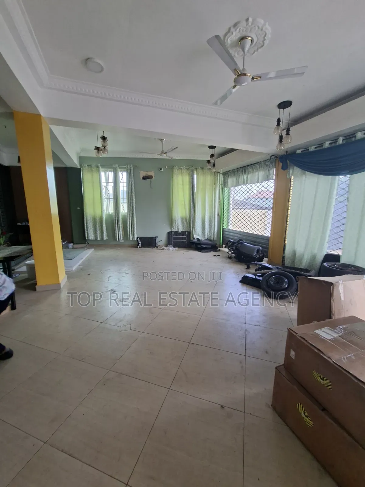 Shop for Rent at Dome K Boat