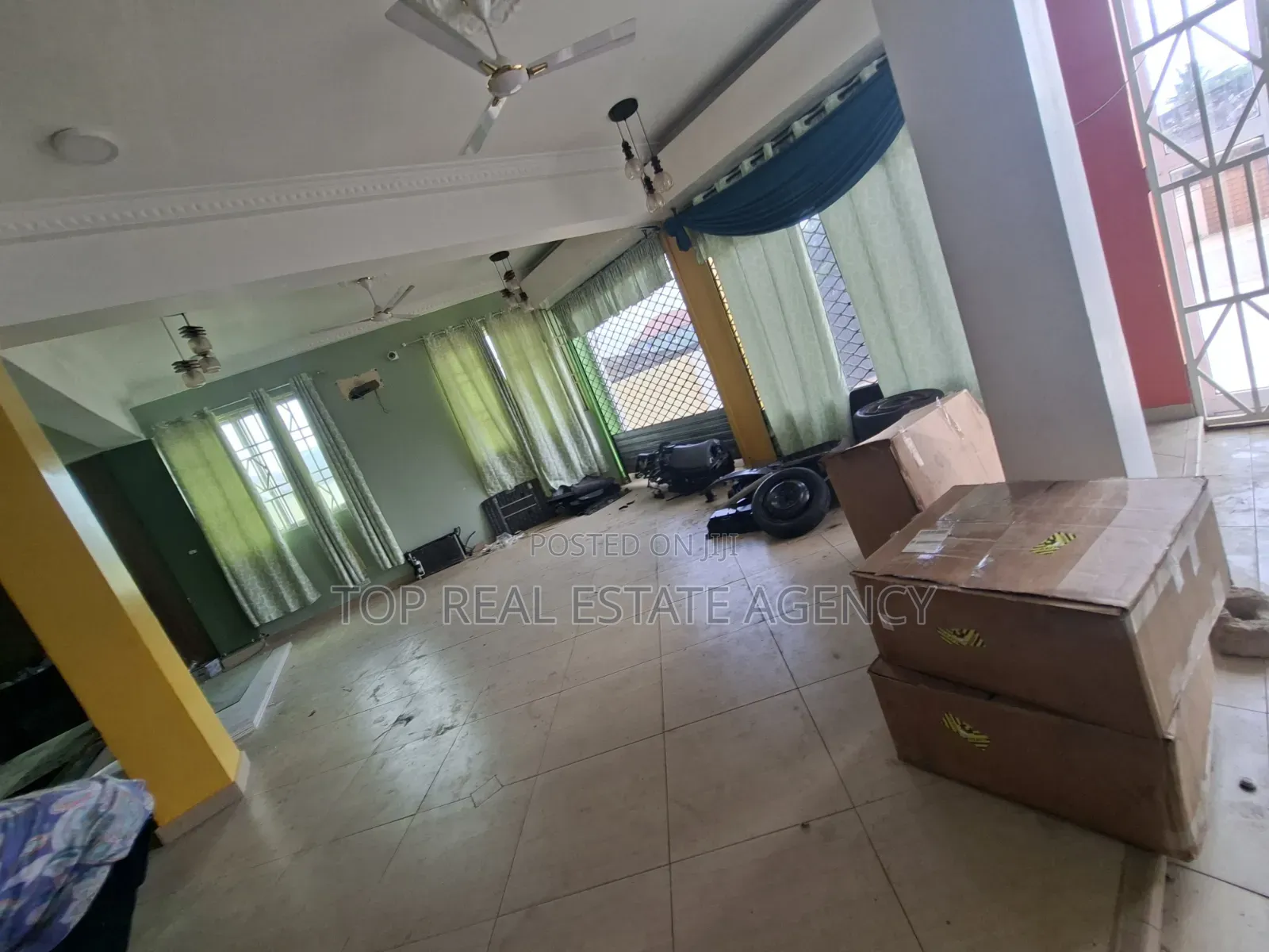 Shop for Rent at Dome K Boat
