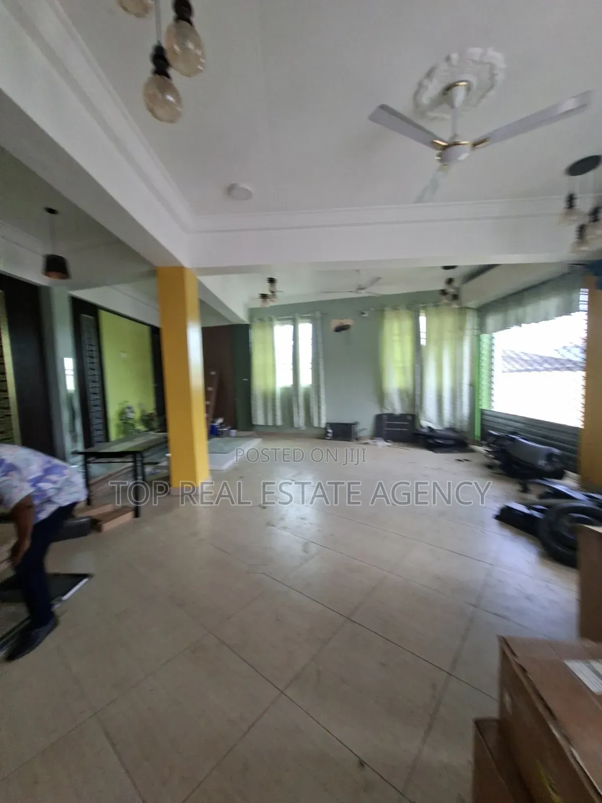 Shop for Rent at Dome K Boat