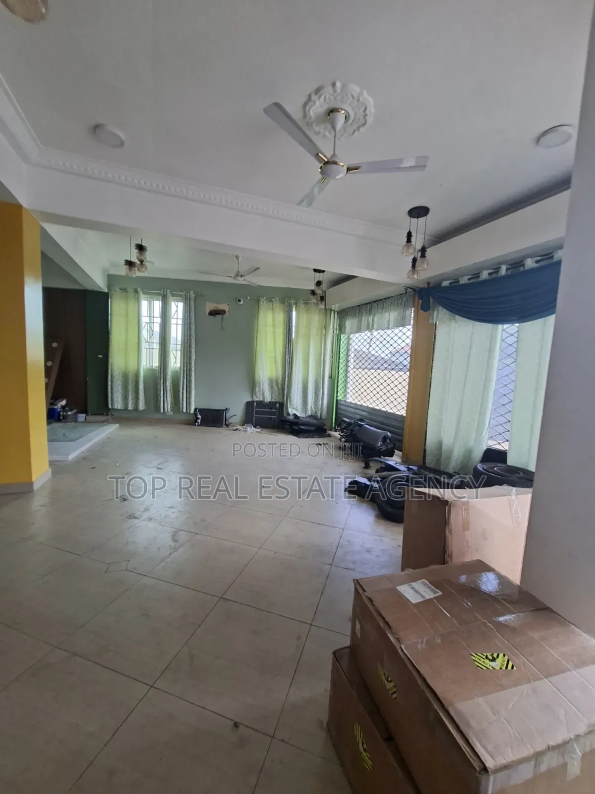 Shop for Rent at Dome K Boat