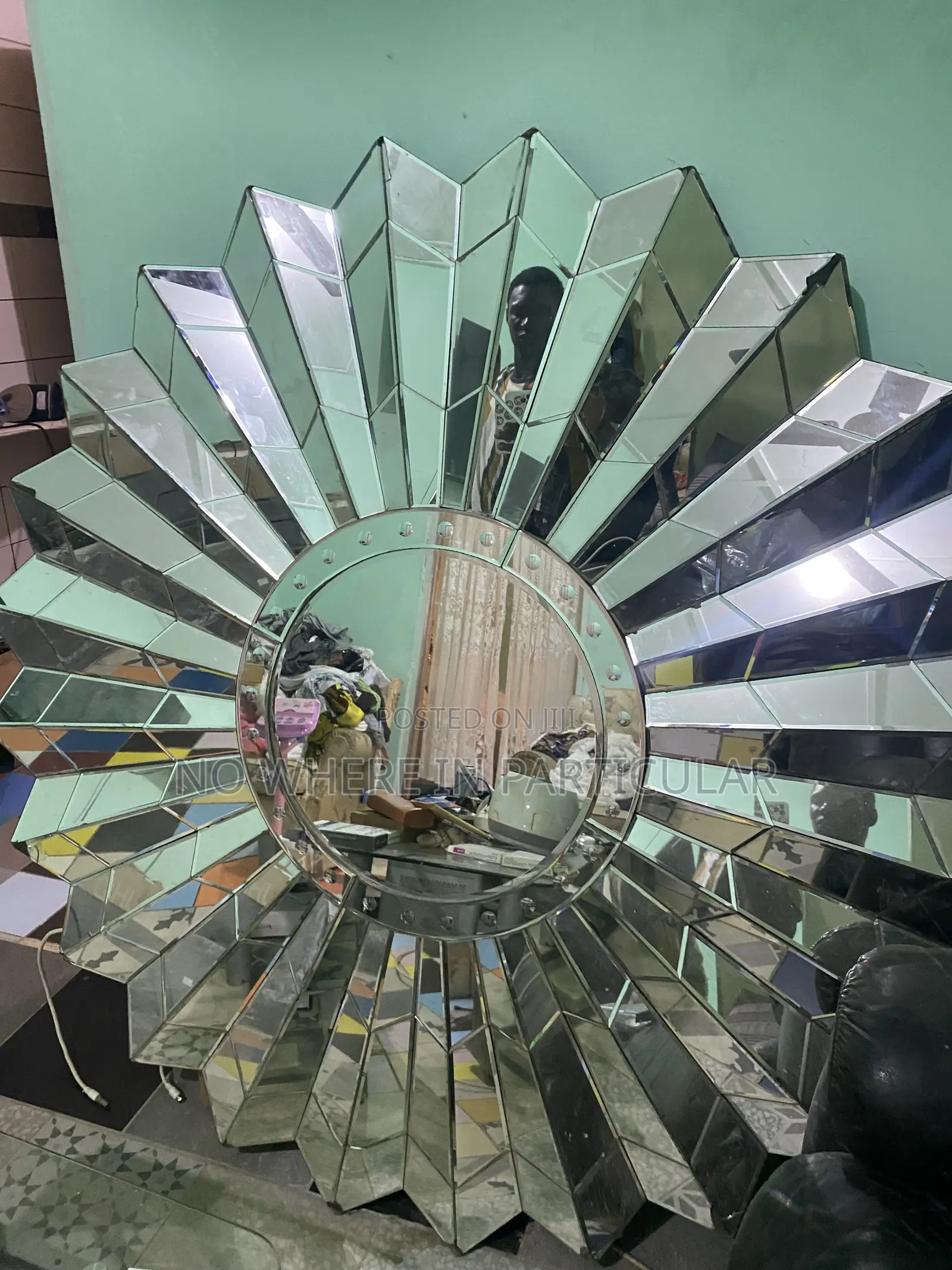 Venetian Sunburst / Starburst Faceted Glass Wall Mirror