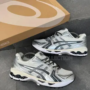 Asics Sneakers